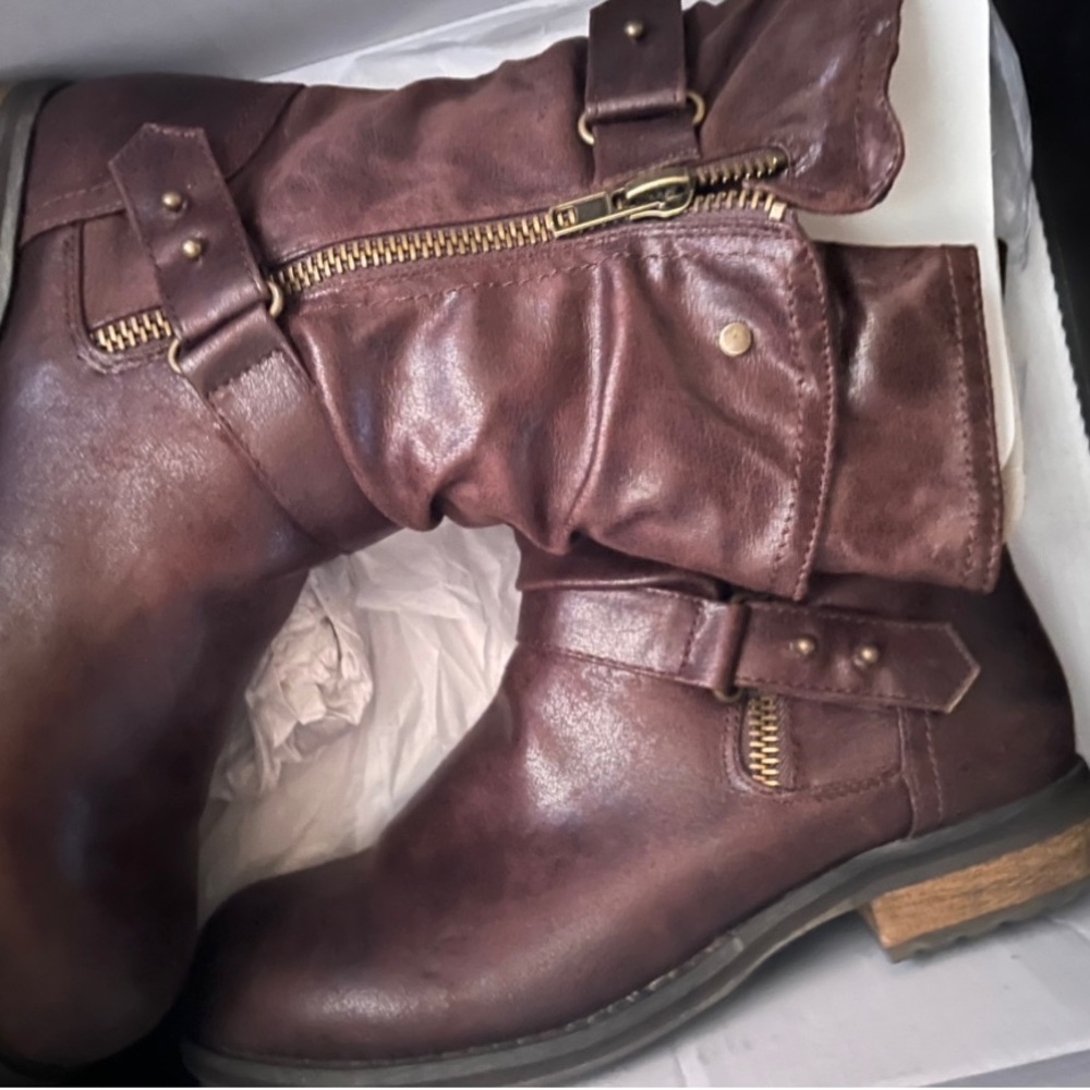 I am selling motorcycle boots. It is used.